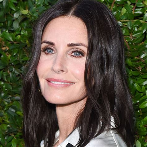 emily cox bikini|Courteney Cox, 59, flashes her incredible figure in a。